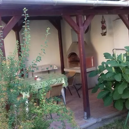 Rose Casa de hóspedes Štúrovo